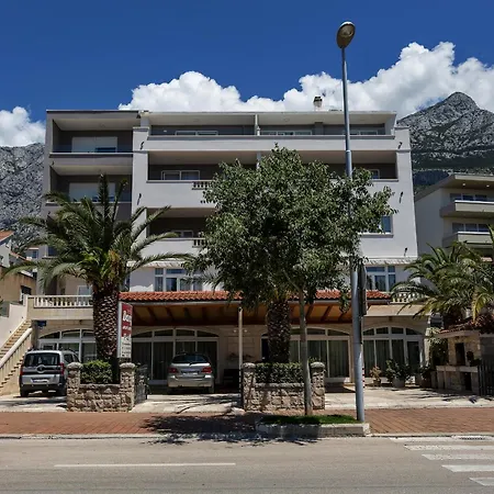 Гостьовий будинок Dany 4*