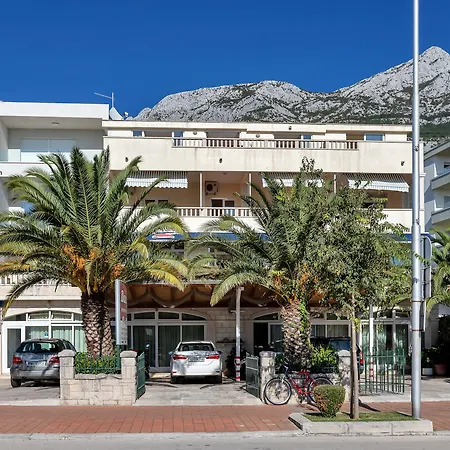 Гостьовий будинок Dany 4*